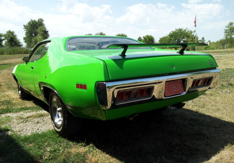  - 1971-Plymouth-Road-Runner-15