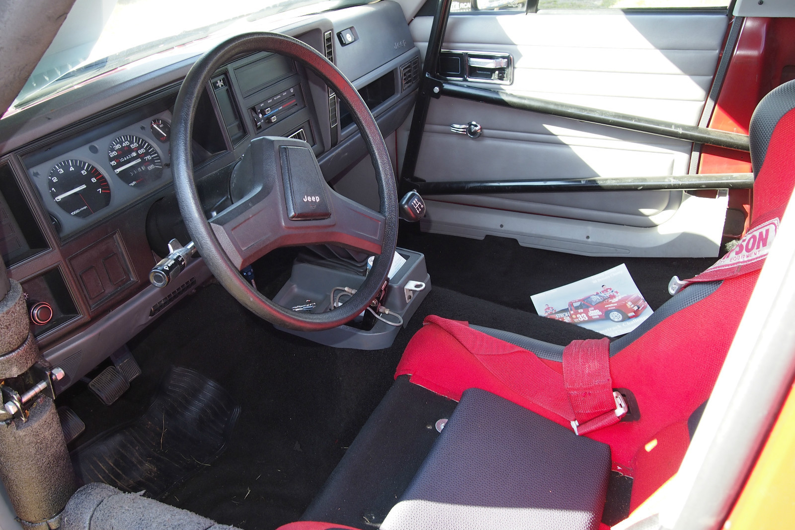 1988-Jeep-Comanche-interior.