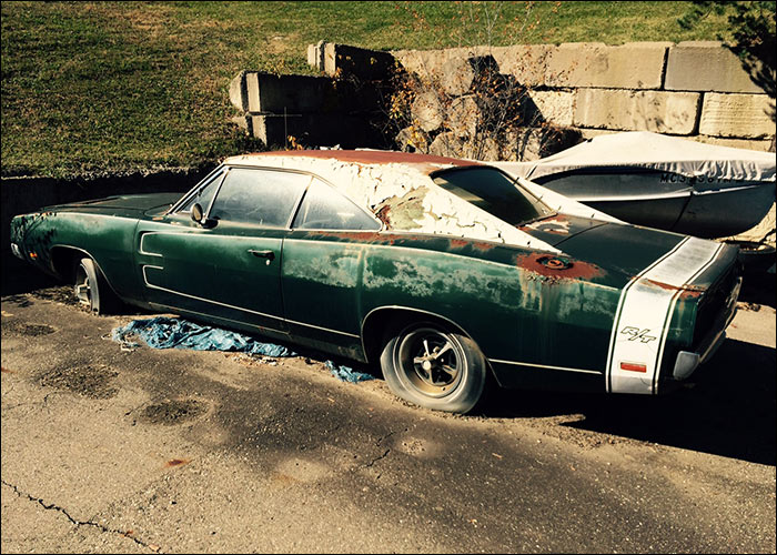 decaying 1969 dodge charger rt